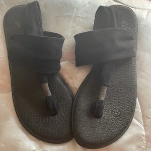 Gently used sanuks. Size 8.